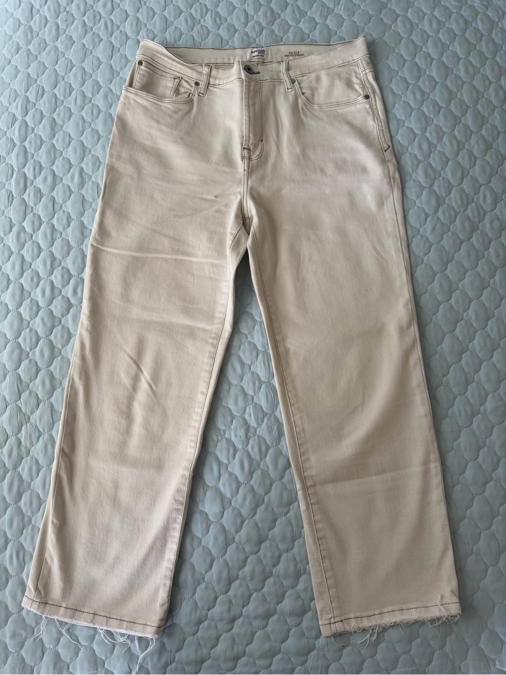 Kensie Light Cream Straight-Leg Cropped Jeans
